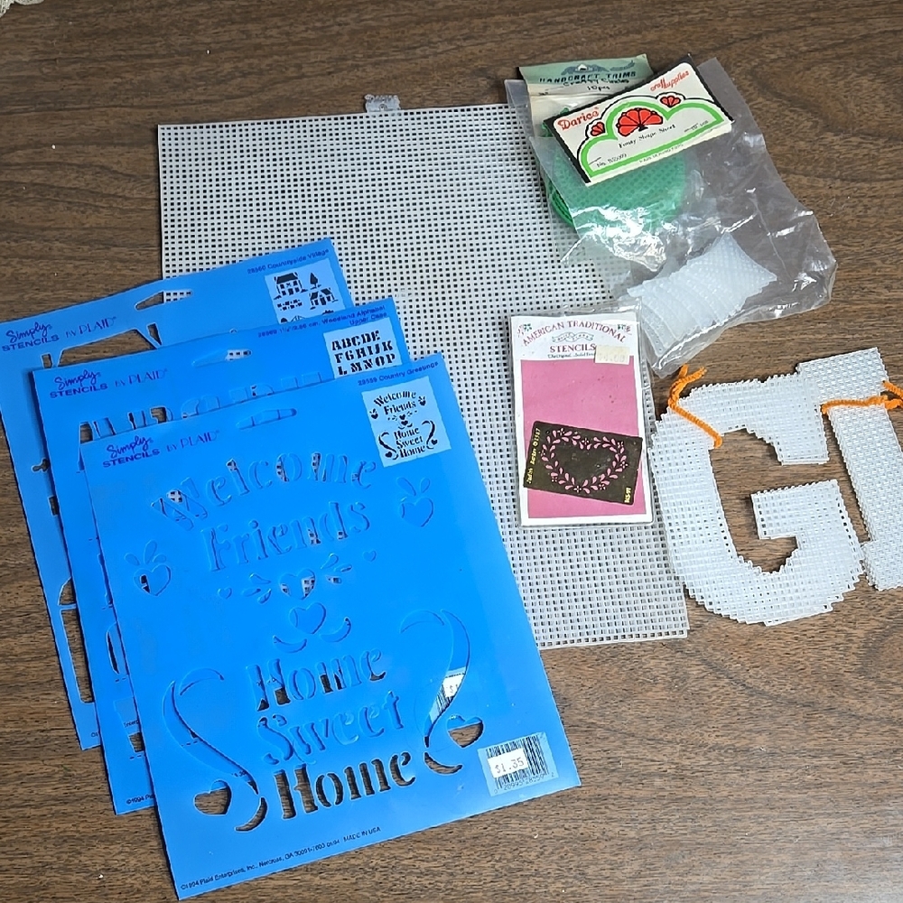 Stencils and Craft Mesh Bundle, Mesh Canvases, Crafty‎ Circle, Stencils